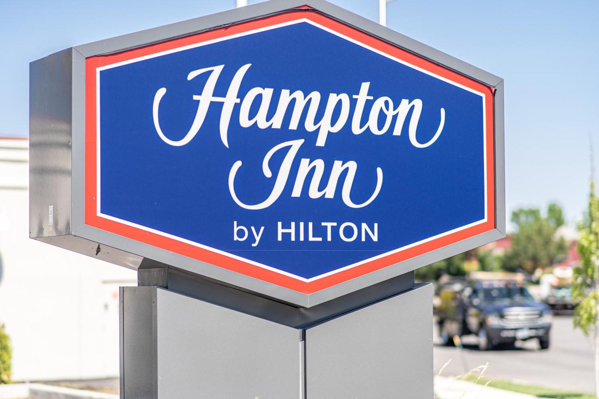 Hampton Inn Redmond Bend Airport Екстер'єр фото