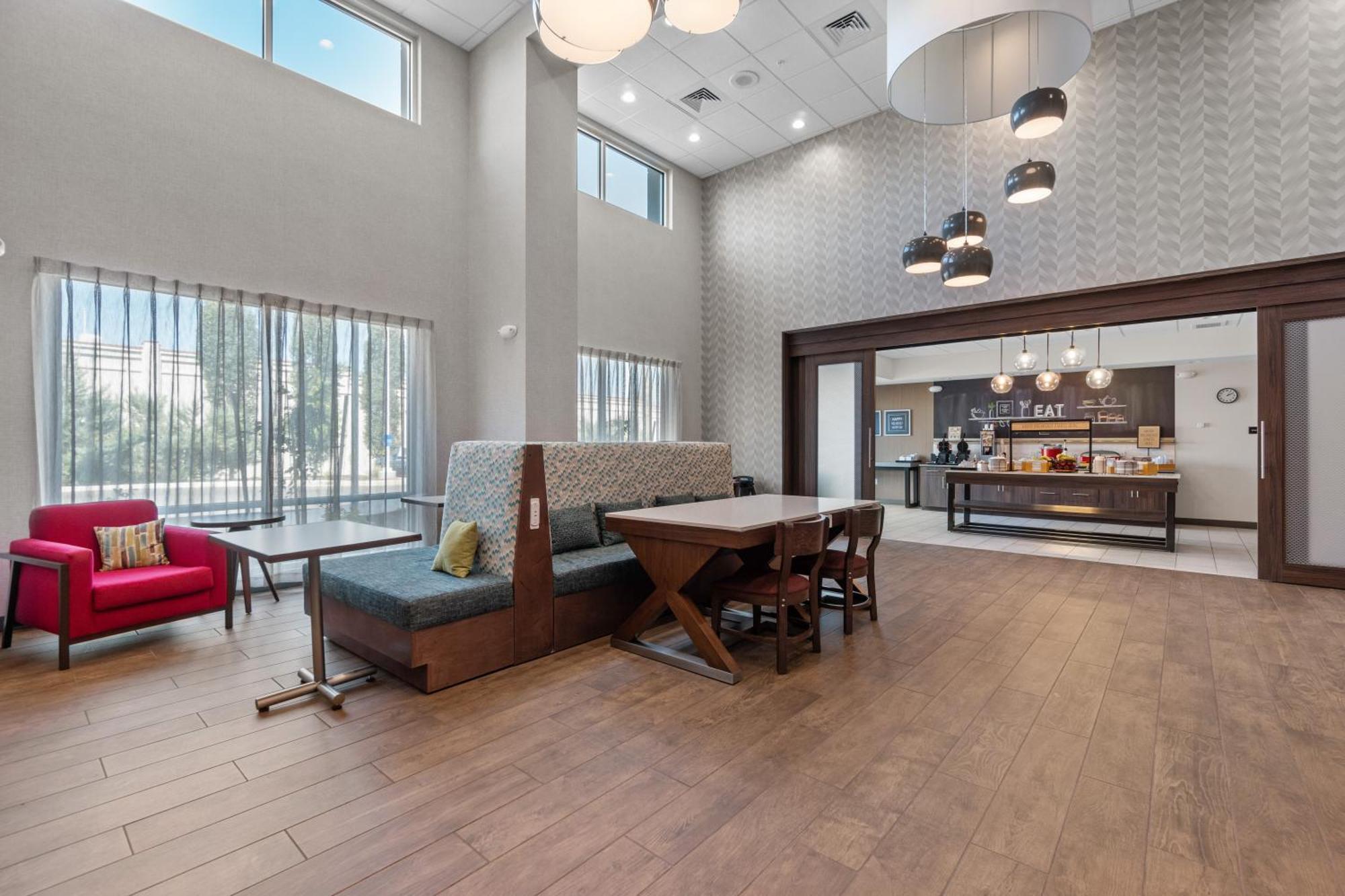 Hampton Inn Redmond Bend Airport Екстер'єр фото