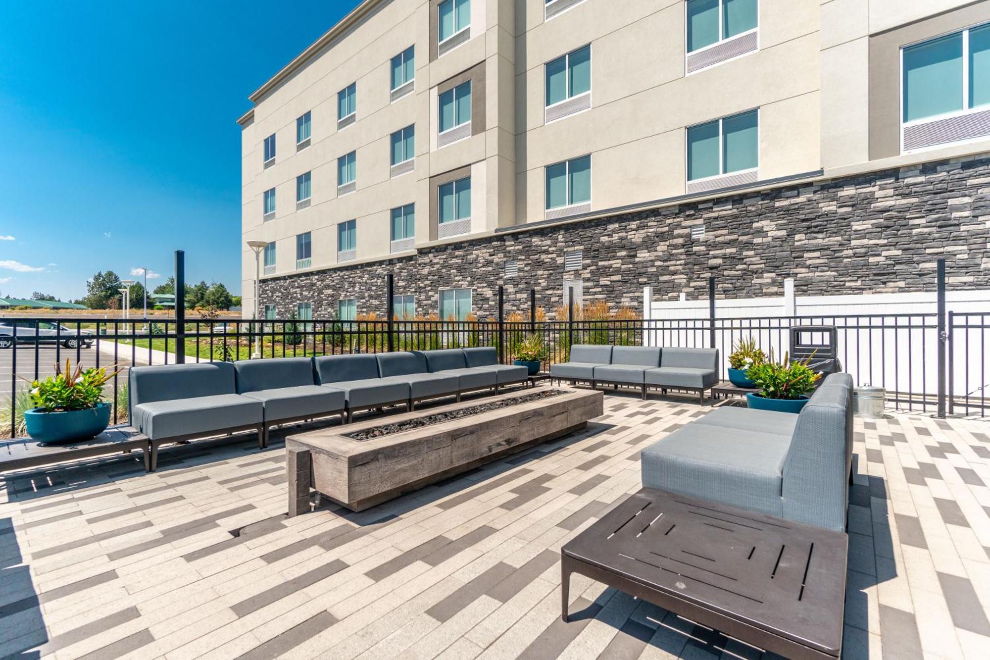 Hampton Inn Redmond Bend Airport Екстер'єр фото